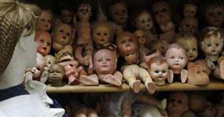 Portugal: Lisbon doll hospital treats owners' blues too